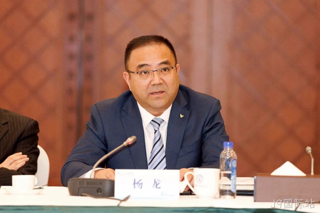 董事长.jpg
